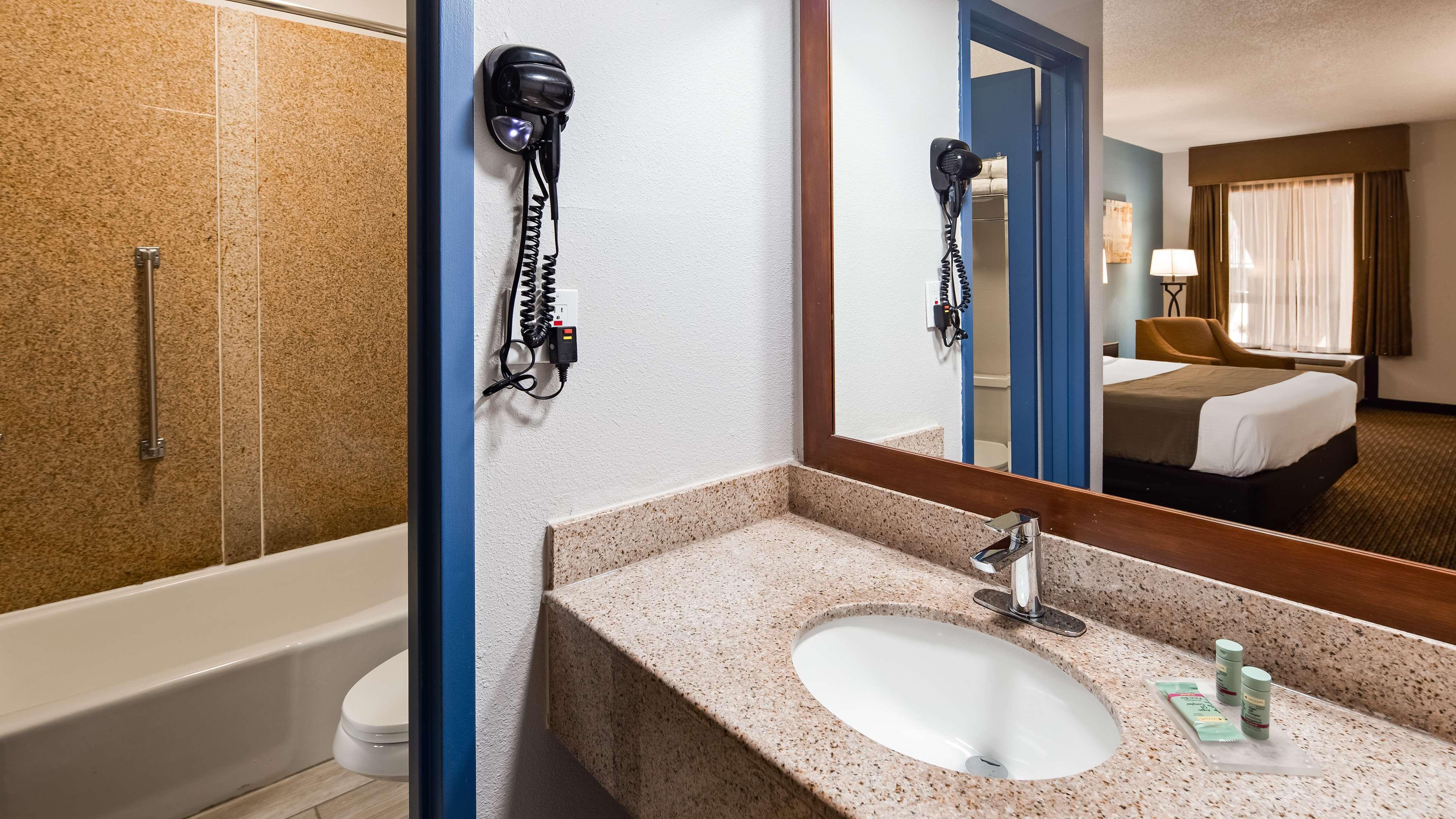Best Western Emporia Exterior photo