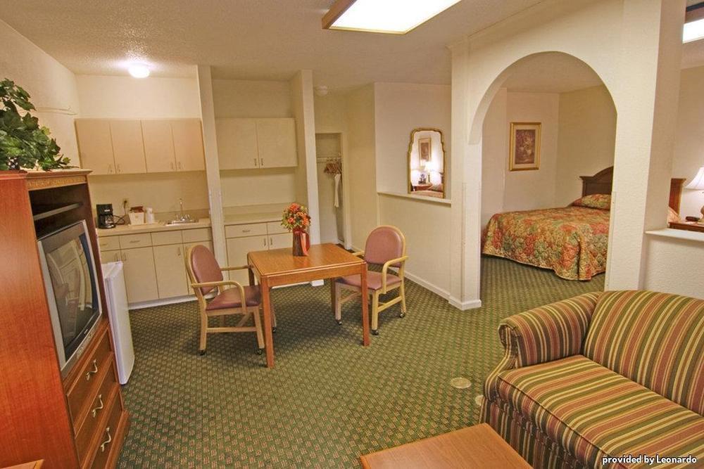 Best Western Emporia Room photo