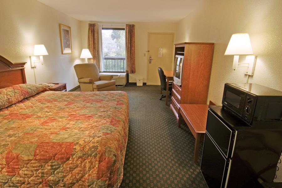 Best Western Emporia Room photo